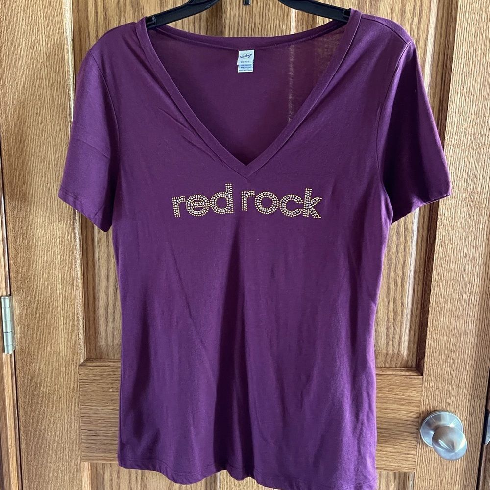 Women’s Medium Maroon Vneck Tshirt
